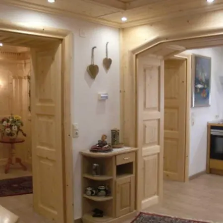 Hutzenauerhof Фермерский дом *
